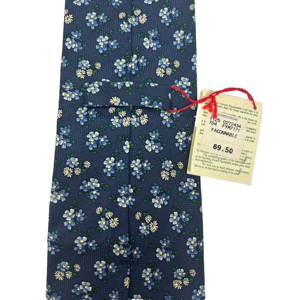 Faconnable Nordstrom Men’s Silk Tie Navy Blue Floral France  57.25 x 3.75